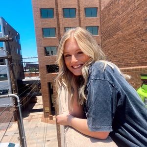 Meet your Posher, Caleigh